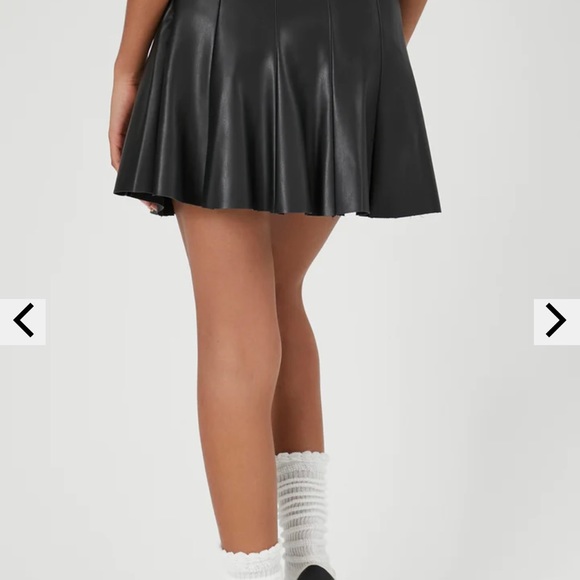 F21 Faux Leather Pleated Mini skirt size M - Picture 4 of 7